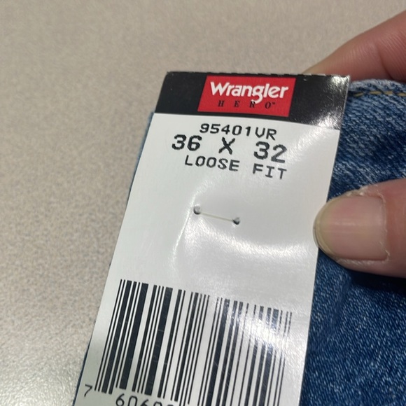 Wrangler men’s loose fit denim jeans NWT  36x32 - Picture 3 of 6